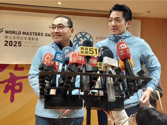 美国AI科技大厂辉达（NVIDIA)海外总部传出拟设在台北市，新北市长侯友宜、台北市长蒋万安（右）24日出席双北世界壮年运动会组织委员会第八次委员会议，蒋会前受访表示，积极争取辉达在北市设立总部。（陈慰慈摄）