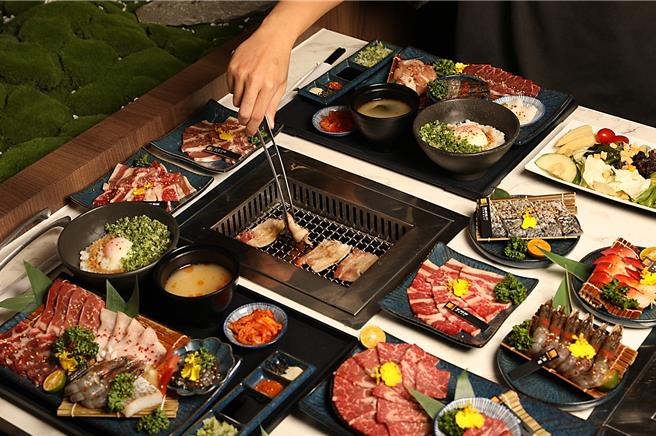 「烧肉smile」提供超过30款个人烧肉套餐。（新光三越提供）