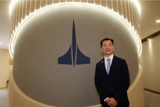 國家中山科學研究院24日在台中舉辦「模擬系統研發成果」媒體邀訪活動，中科院航空所所長葉嘉範（見圖）表示機動式的飛行無人機系統，大體上將來都會運用到我們交裝部署的自製武器系統裝備，也都有相關的配套訓練規劃，但詳細的部份還要跟應用軍種洽談跟意見交換。（鄧博仁攝）