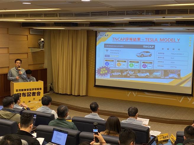 台湾新车安全评等计画（TNCAP）今日正式公布TNCAP第5及第6顺位受评车型评等结果，TESLA MODEL Y及改版后的HONDA CR-V皆获得5颗星评等。（陈佑诚摄）
