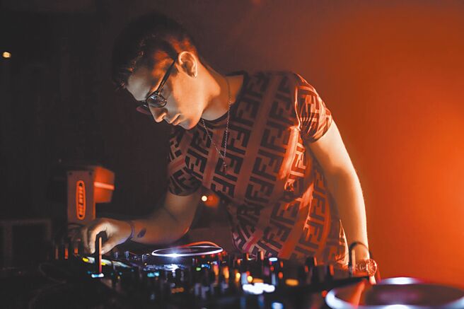 台北101高空跨年烟火派对将邀请国际DJ一起倒数。（台北101提供）