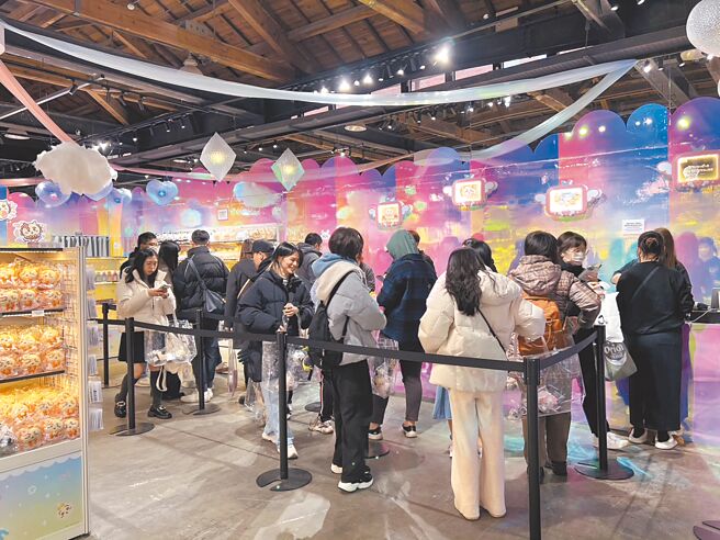 「Magical Chiikawa」魔法吉伊卡哇快閃店採LINE時段預約制入場，分流讓購物空間更舒適。（徐梓榕攝）