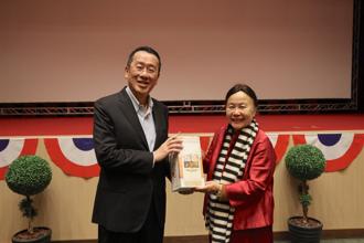 国防部军士官团教育 顾部长：向荣民前辈致敬 勉官兵踵武前贤