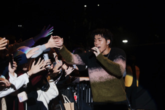 苗栗耶誕城一連四天演唱會 24號耶誕夜壓軸場人潮爆棚 超過萬人同時齊聚竹南運動公園共度平安夜