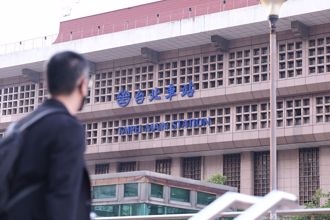 烏克蘭正妹超怕去台北車站 原因掀台人共鳴：完全看不懂