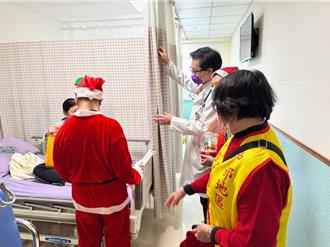 耶誕送愛到病房 心臟病童收好禮展笑顏