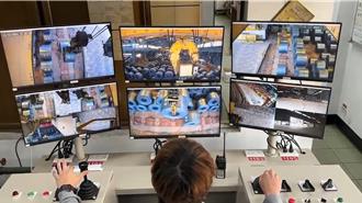 中鋼AI技術助攻！操作員解鎖遠端「隔空駕駛」新技能