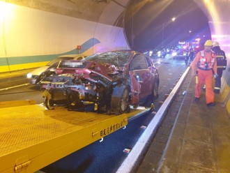 快改道！國3甲台北二隧道前「轎車自撞」 事故排除車流緩慢