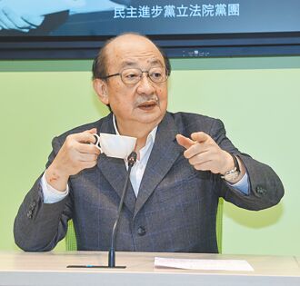 修法投票綠總召柯建銘缺席