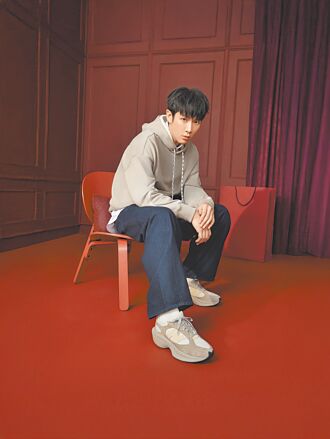 柯震東跨年劇組過 許願新年能放假