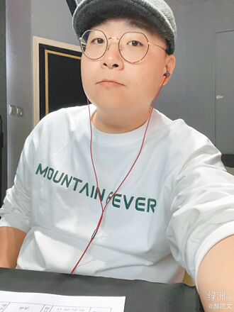 郝劭文声请收养陆籍继女获准