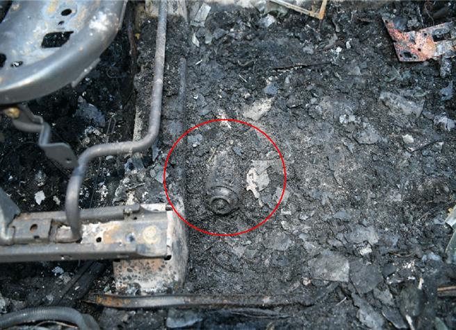 新化上月底發生一起火燒車意外，火調結果出爐，竟然是車內除臭劑引起爆炸。（讀者提供／曹婷婷台南傳真）