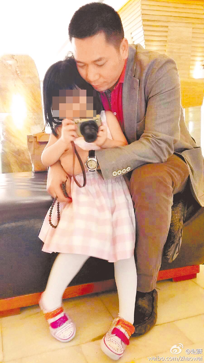 赵薇和老公黄有龙育有女儿。（赵薇微博）