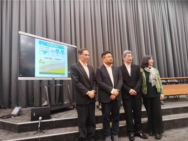 劳动部部长洪申翰25日表示，包括劳保拨补、育婴留职停薪加发2成及产检假及陪产检假补助等都在潜在受影响的范围内，会与行政院讨论，透过各种方法降低影响。（林良齐摄）