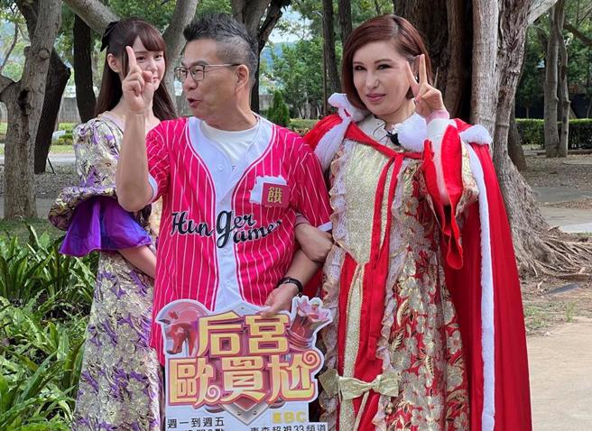 利菁（右）、沈玉琳登上《飢饿游戏》宣传新节目。（中视提供）