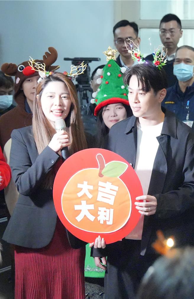 白家绮、吴东谚连袂出席报佳音活动。（艺起到发光提供）