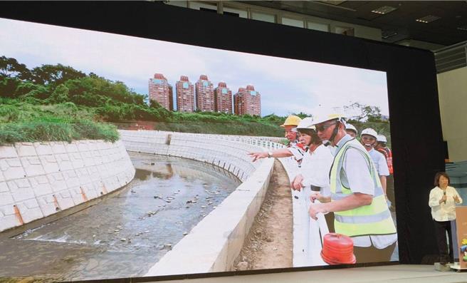 嘉义市长黄敏惠就职6周年，25日发表治水施政成果。（廖素慧摄）