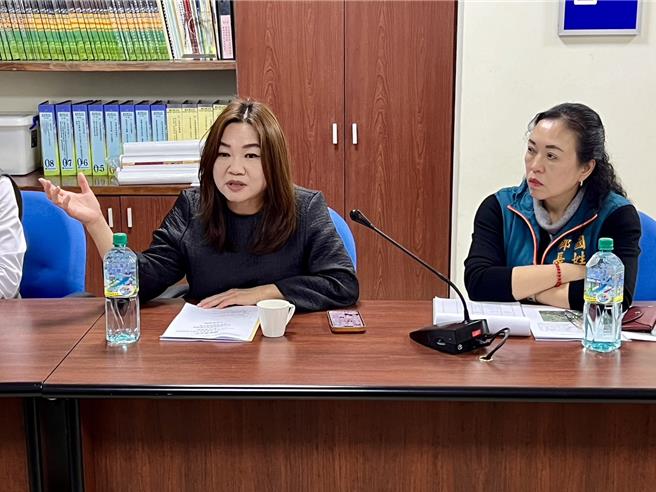 立委馬文君邀國土計畫署官員下鄉，協助國姓鄉公所改善汙水廠聯外道及通學道路。（楊靜茹攝）