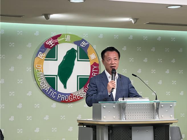 绿县市长批财划法 黄伟哲：蓝白一副你要就拿走不要就放手 态度恶劣。曾薏苹摄