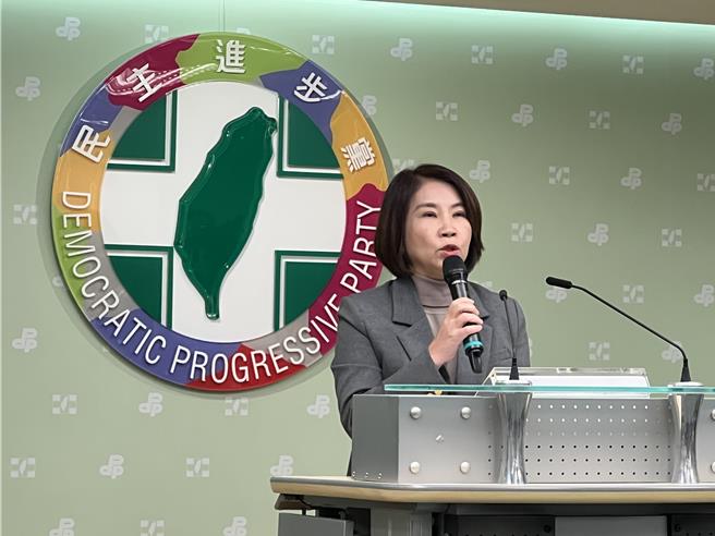 绿县市长批财划法 黄伟哲：蓝白一副你要就拿走不要就放手 态度恶劣。曾薏苹摄