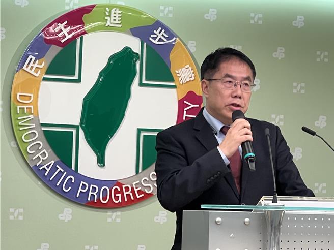 绿县市长批财划法 黄伟哲：蓝白一副你要就拿走不要就放手 态度恶劣。曾薏苹摄