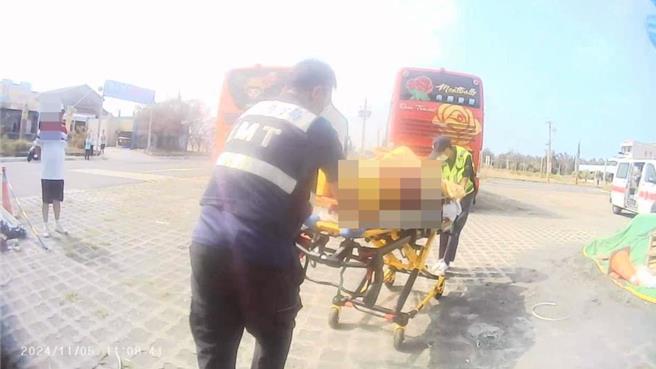 嘉义县东石乡11月初有一名工人从3米高处坠落，当场意识不清送医。（嘉义县消防局提供／吕妍庭嘉义传真）