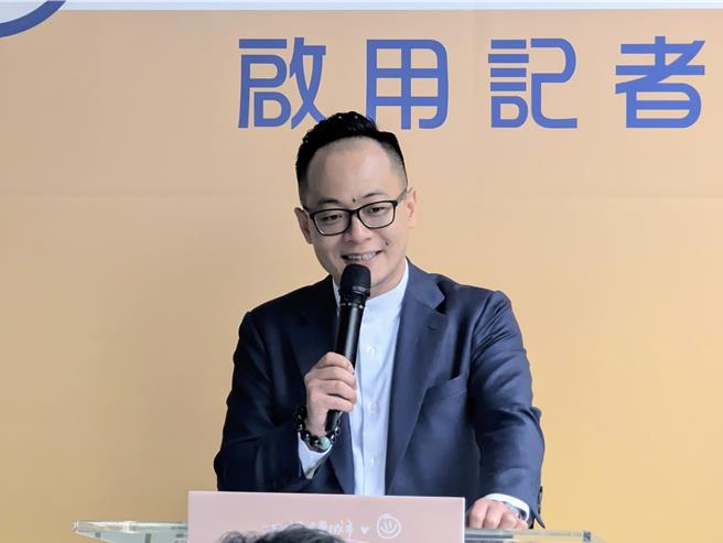 基隆市议会议长童子玮25日发文表示，他认为基隆捷运应该一步到位，并利用台铁路廊进入市区。（张志康摄）
