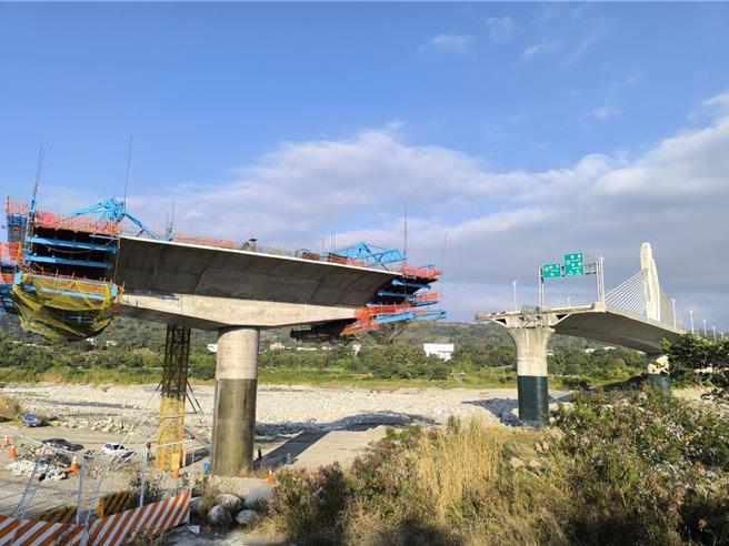 东丰快速道路全线长度为9.6公里，目前已完成第4、5标，第3标则持续施工中。（李京升摄）