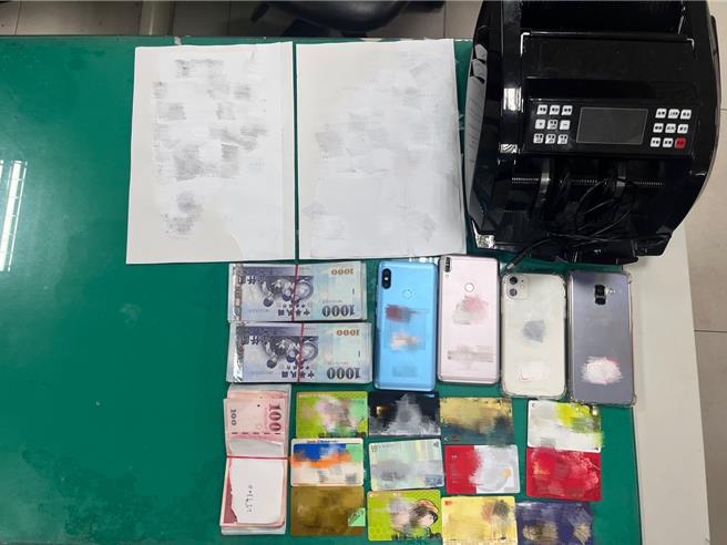 警方现场查扣的赃证物。（警方提供）