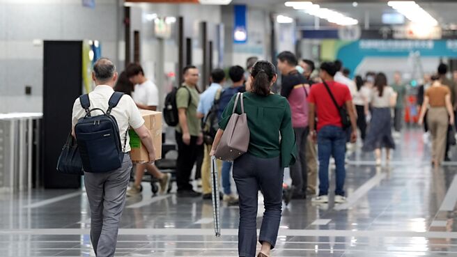 2023年23兆的GDP，分配到受雇人员报酬的比率是44.28％，远低于日本、美国。图／本报资料照片