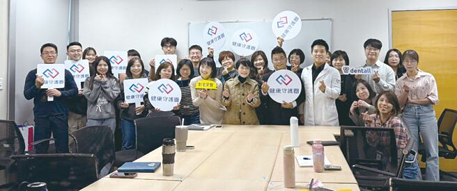 为守护民眾牙齿健康，台湾牙ｅ通日前与南山人寿举办牙医到宅讲座。图／台湾牙e通提供
