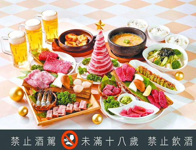「乾杯燒肉」居酒屋端出應景又可愛的「燒肉聖誕樹」，打造氛圍感十足的節慶套餐。（乾杯集團提供）
