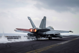 美艦打下自家戰機內幕曝！險擊落第2架友機 飛官氣炸