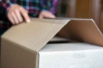 最恐怖包裹！她打开家电竟是男腐尸