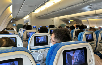 飛長途班機必備！她列搭機4大好物 一票妹子全認同：沒有會崩潰