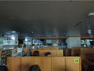 嘉义耐斯百货停电逾1小时 美食街客人摸黑吃饭