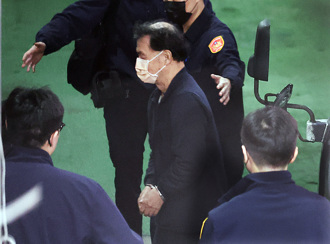 柯文哲起訴》小科長不聽話遭丟筆拔官  護航京華城異己全剷除