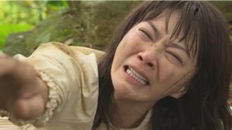 侯怡君山谷墜落戲驚險撞樹！導演嫌她「滾得太專業」