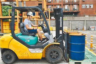 防堆高機非法上路 交通部擬開放有條件領證行駛