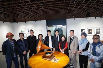 三發地產《撫聲憶》展覽登場 百年留聲機超吸睛