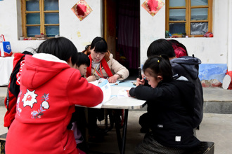 户籍制度造成亲子分离问题 中国农村青年还是不愿生小孩