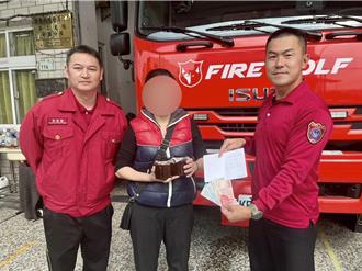 救護車停等紅燈遭撞下一秒變溫馨故事 民眾讚：處處有溫情