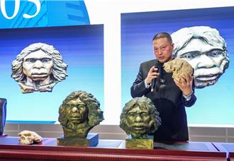 世界首例百萬年前古人類頭骨化石高科技相貌復原