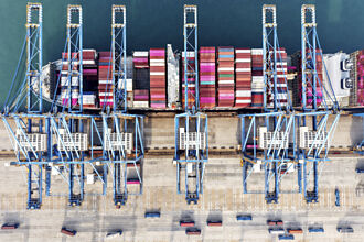 十年來最慘 BDI指數年跌逾52％