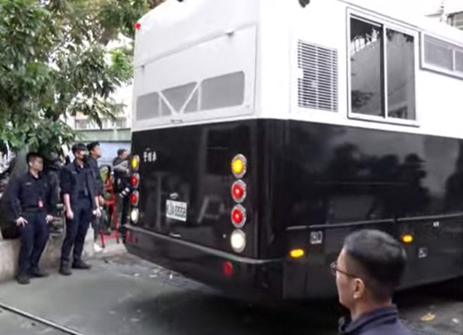 柯文哲、沈庆京、应晓薇、彭振声、李文宗押解到北检。(中天电视)