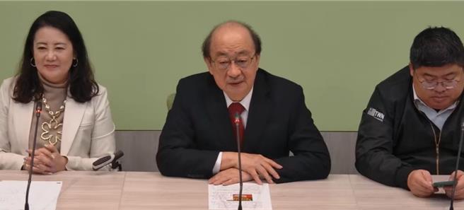 民進黨團澄清，林秀幸是劉靜怡的好麻吉，對民進黨見縫插針，說民進黨團是史上最弱黨團，嘲笑民進黨，總召身體不好，黨團領導缺乏，根本是胡說八道。（摘自民進黨團直播）