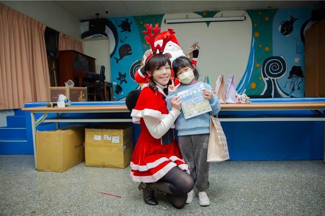 停职中的新竹市长高虹安近期频频出席民间活动，也开始更新脸书近况。（摘自高虹安脸书／陈育贤新竹传真）