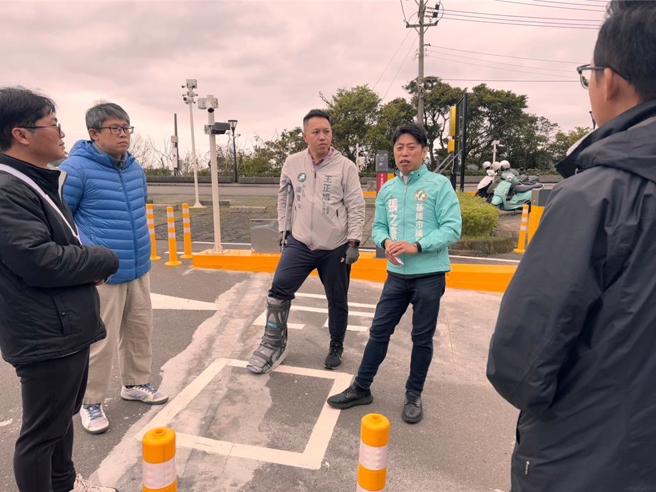 位于基隆市安乐区的大武崙炮台停车场因近期北观处设置收费设施，造成光害影响观星体验。日前市议员张之豪邀集相关单位会勘，业者表示将调整设备，改善问题。（议员张之豪提供／徐佑升基隆传真）