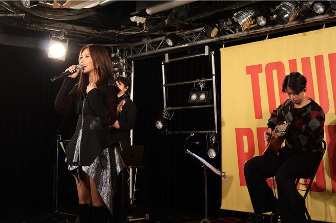 艾怡良現身東京開唱。（環球音樂提供）