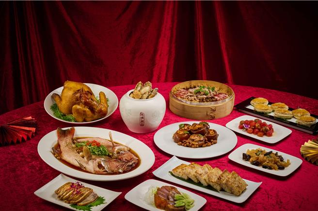 大直维多丽亚以小家庭设计概念，规划6人份围炉菜色，12月31日前订购享早9800元早鸟优惠价。（图／维多丽亚酒店）